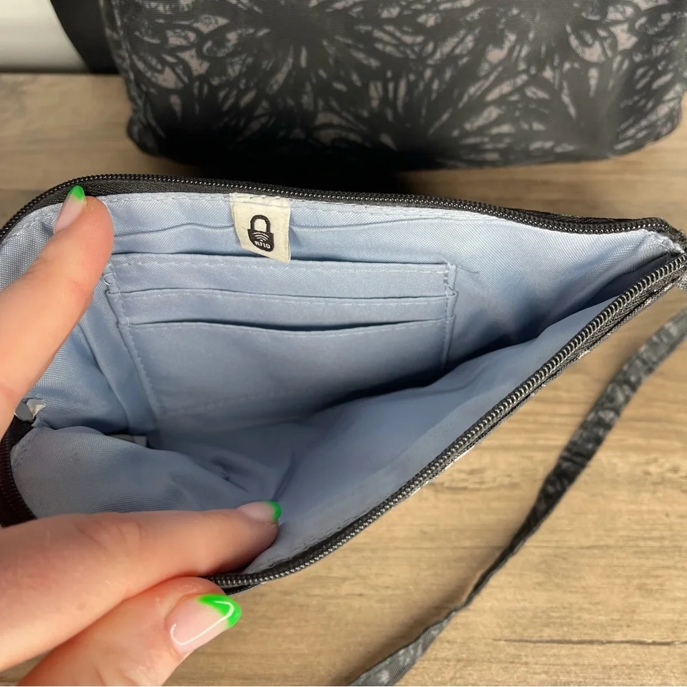 Ladies Baggallini go Bagg RFID crossbody‎ bag purse